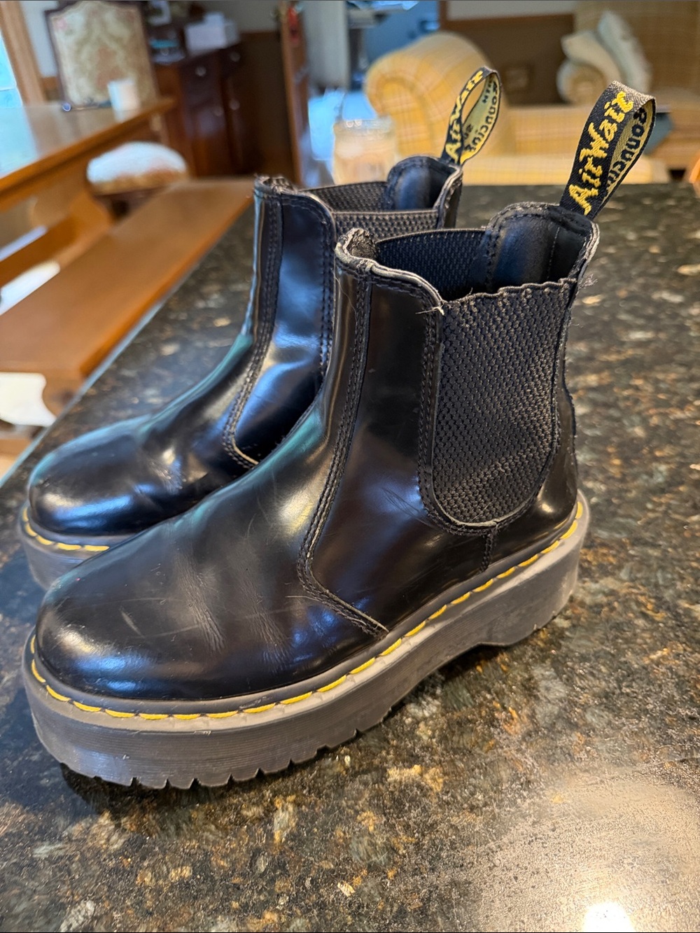 Dr Martens Chelsea boot size 6 women’s